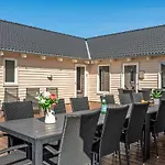 8 Bedroom Stunning In Prázdninový dům *