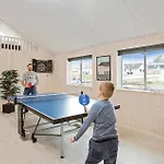 Semesterbostad 8 Bedroom Stunning In