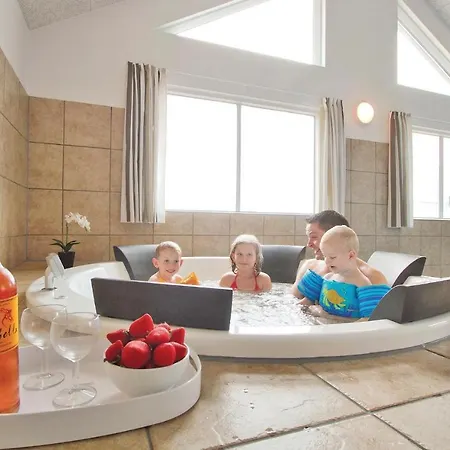 8 Bedroom Stunning In
