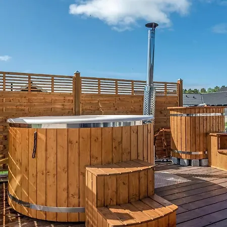 8 Bedroom Stunning In Holiday home
