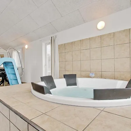 8 Bedroom Stunning In Holiday home