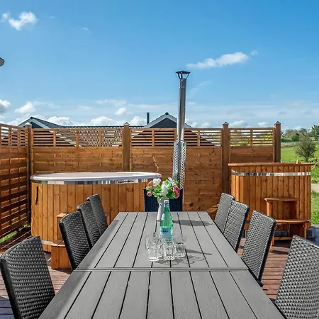 8 Bedroom Stunning In